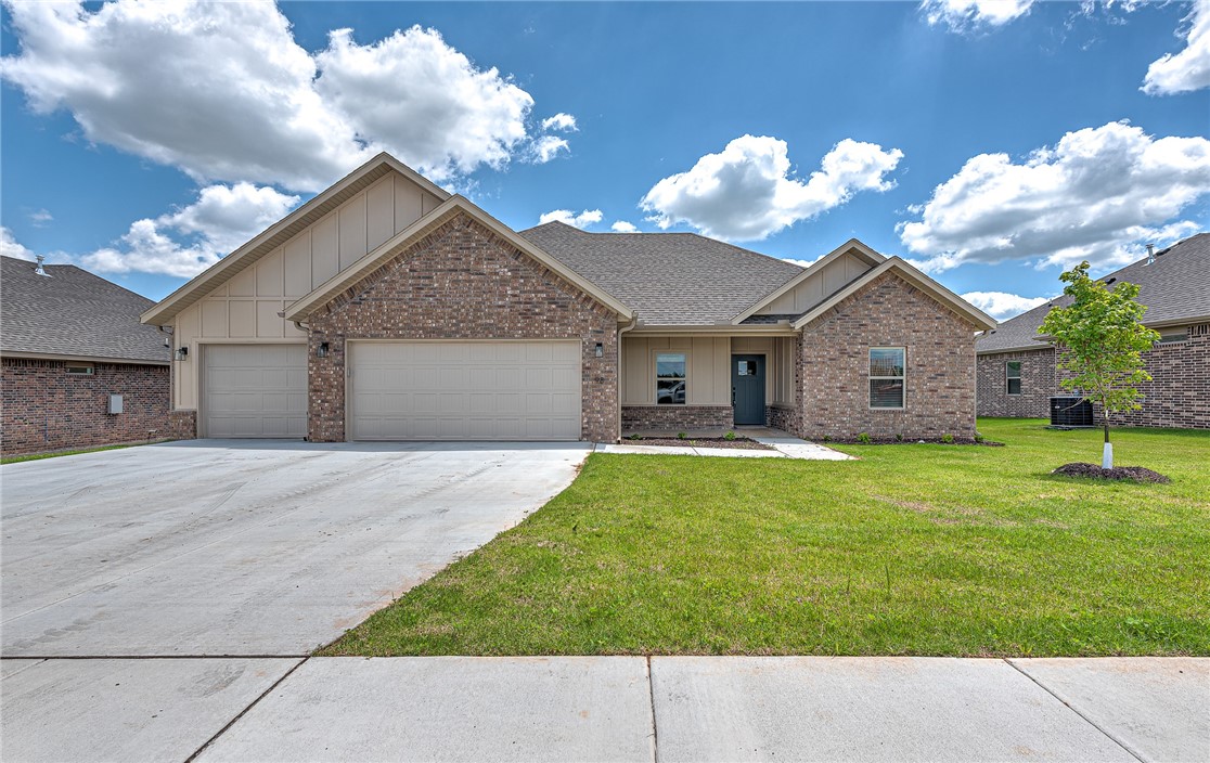 Very popular floor plan with 4 bedrooms or 3 bedrooms plus an office in Summerfield Subdivision in Farmington. Lots of storage including a coat closet and large pantry plus stainless steel appliances including a 5 burner gas range. Home comes with blinds, full guttering, and a fully sod and fenced yard.