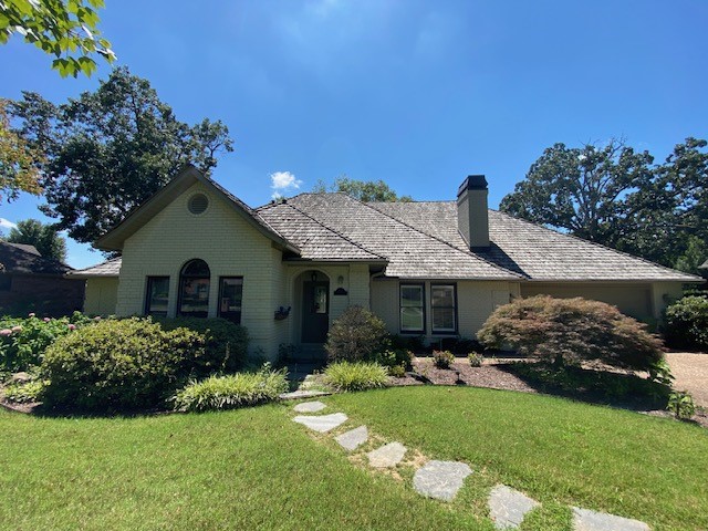 Stunning single level home in the prestigious gated community of Pinnacle County Club! This meticulous kept home boasts spacious living areas with hard surface flooring, large primary bedroom with 3 closets, fresh paint throughout and new carpet in bedrooms. The kitchen is equipped with high end appliances and plenty of storage space. Game room could also be used as an additional bedroom.