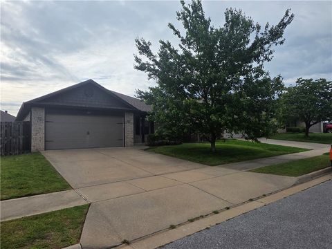 Photo of 2410 S 11th Place, Rogers, AR 72758 (MLS # 1345041)