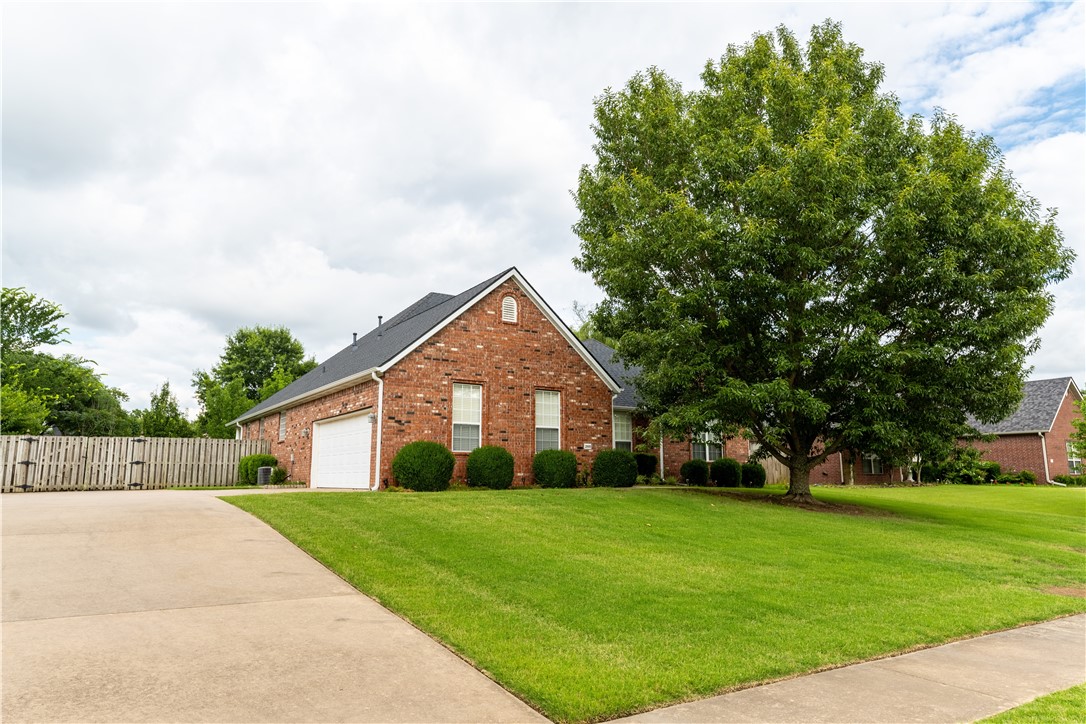 Beautiful and well maintained all brick home in Barrington Parke! Rare 4 bedroom 3 bath home with a split floorplan and a mother-in-law suite with full bathroom! Quartz countertops and stainless steel appliances. Barrington Parke is a great neighborhood with (apprx) half acre lots, community pool and close to Vandergriff Elementary and McNair Middle Schools, and shopping. Roof replaced in 2020.