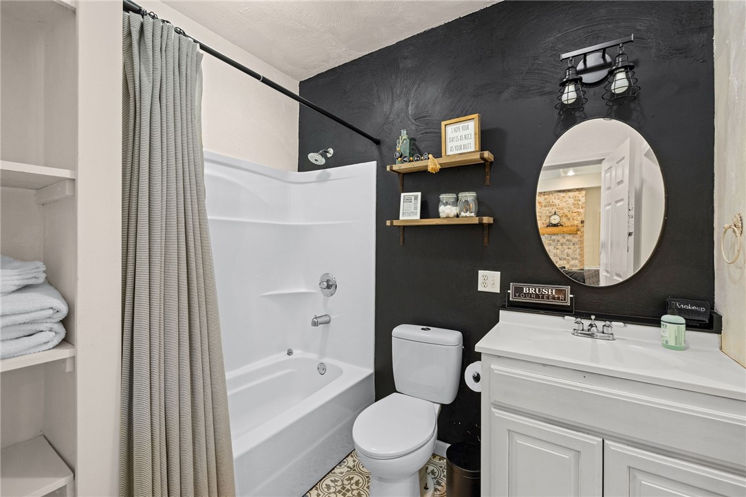 Oak View Add Rogers - Residential Income