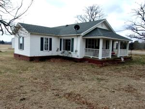 This Beautiful 3 bed 2 bath home on 1.19 acres features lots of updates, 1905 sq ft, open floor plan, large master bedroom with walk in closets, and large attached bathroom with tub and a shower. Lots of custom cabinets in the kitchen and so much more. Outside sits a 30 X 40 workshop with concrete floor and insulated throughout. Living here means being surrounded by outstanding mountain views and lots of nature. Secluded location near huntown. Outside Clarskville and close to I40. Call today to set up your showing.