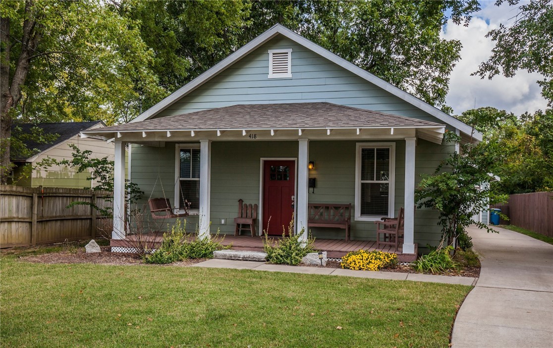 Great 3 bedroom 2 bath newer home in Downtown Bentonville, within walking distance to restaurants, shops, schools, parks, trails, Crystal Bridges Museum and the city square. Open living layout, hardwood flooring throughout main living area, carpet in bedrooms, granite counter tops, stainless steel appliances, washer and dryer included. Comfy covered front porch and rear deck with pergola in a fenced back yard. Detached garage. Pets are allowed (pending approval) pet deposit and a monthly pet fee of $25.