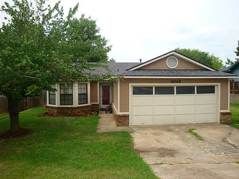 Terrific project house or investment property in convenient, north Fayetteville location! 3/2/2 with open kitchen-to-living area and wood privacy-fenced back yard. So many possibilities, turn your vision into reality!