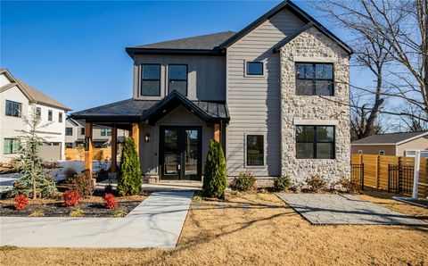 Photo of 1310 Bella Vista Road, Bentonville, AR 72712 (MLS # 1332151)