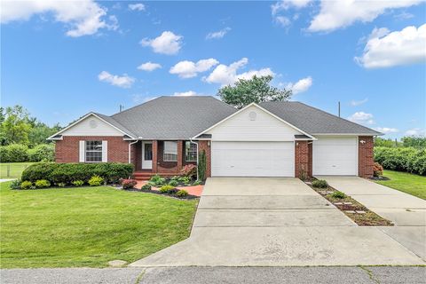 Photo of 2202 W Green Acres Drive, Rogers, AR 72758 (MLS # 1352299)