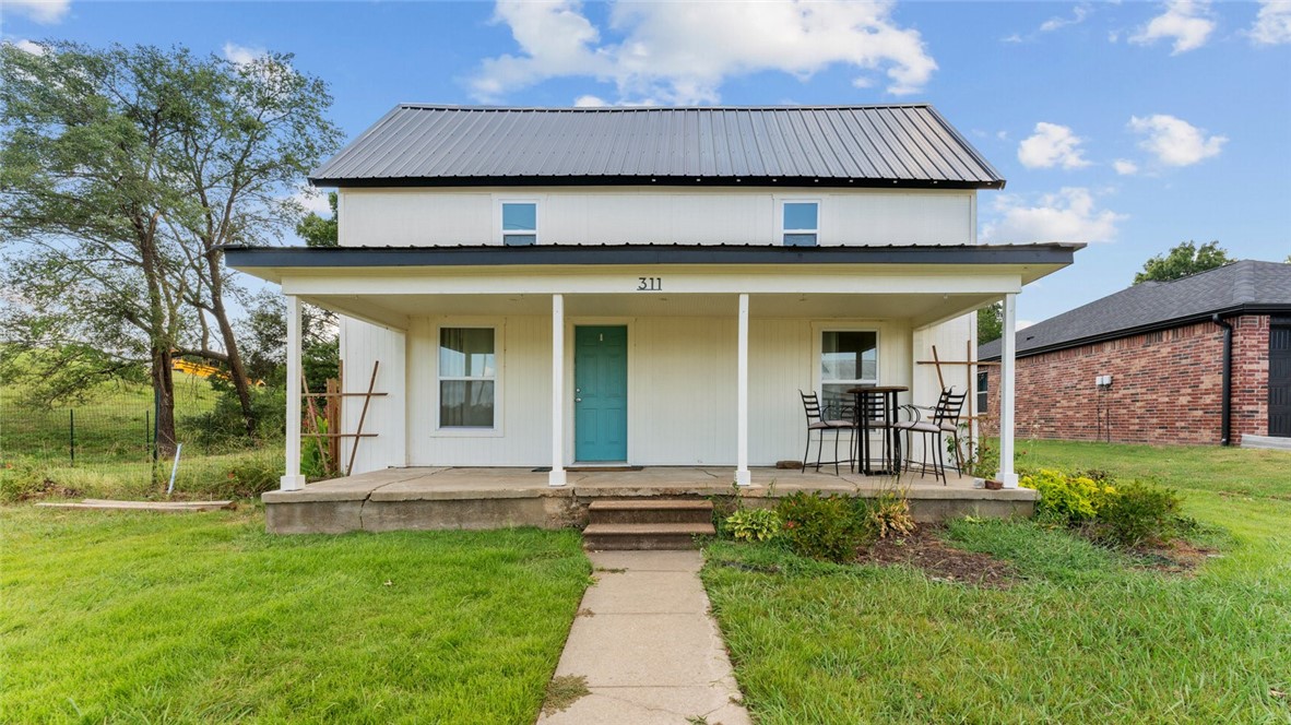 Looking for a project with potential? This as-is home is full of opportunity and ready for someone with vision to bring it back to life. It offers the perfect canvas for renovation and customization. Whether youāre an investor searching for your next flip or a buyer eager to create a home tailored to your style, this property is a great fit. With updates and improvements, this house could easily be transformed into a charming residence or profitable investment. Donāt miss the chance to unlock its potential and make it your own. Approved borrowers will receive a closing cost credit of 1% of the loan amount up to $5,000 on their Closing Disclosure on their loan closing with Envoy Mortgage Branch NMLS #2659248 and Branch NMLS #2579798.