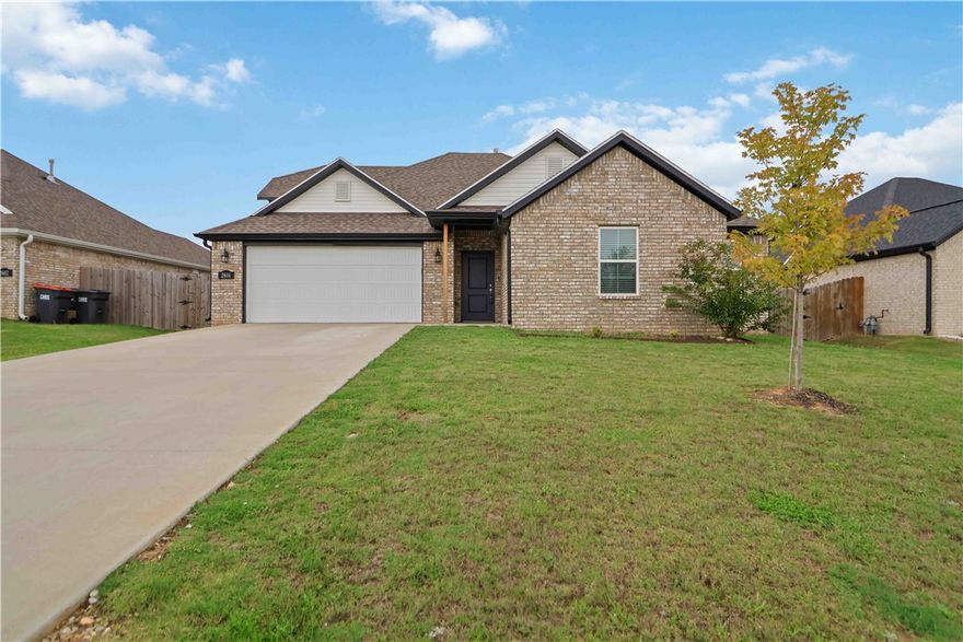 This stunning 4-bed 2-bath home, built in 2022, offers the perfect blend of modern living and convenient access to the best of Springdale! Located in a desirable East Springdale neighborhood, you'll find yourself just moments away from Lake Fayetteville and the shopping experiences in Fayetteville Mall. This beautiful home boasts an open and inviting floor plan, perfect for entertaining and everyday living. Featuring LVP floors and granite countertops, the home offers a comfortable and stylish atmosphere.