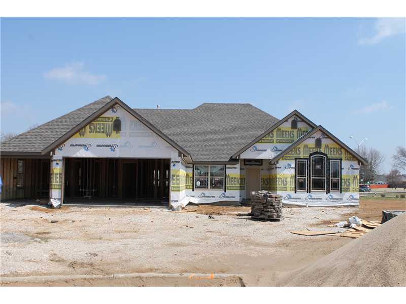 Huge lot 4 bedroom floor plan with 3 car garage and a formal dinning room, custom cabinets,blinds,3 cm granite countertops,full sodded lawn,blinds,indoor and outdoor fireplace,walk in tile master shower,tile hall bath,refrigerator