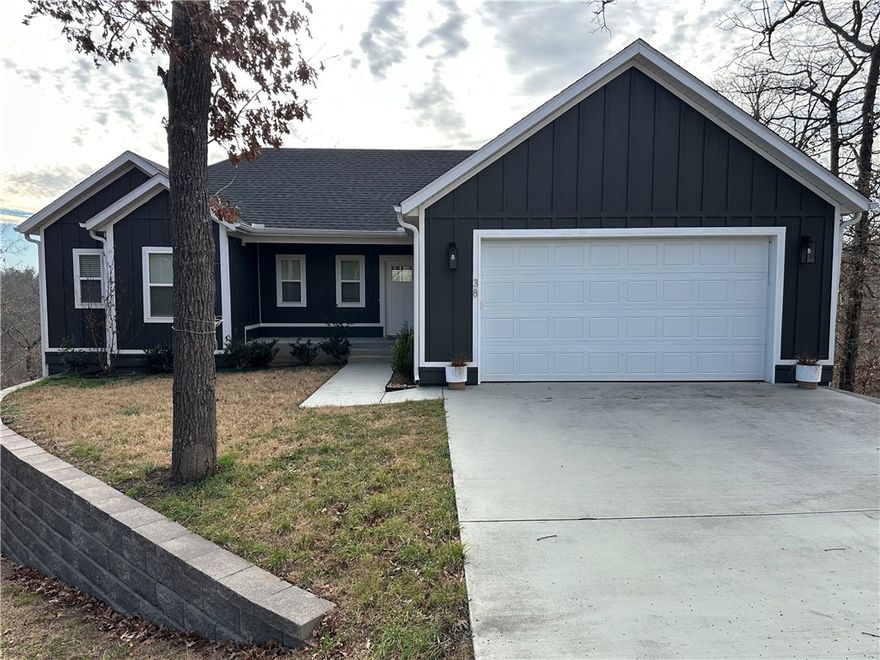 Like-new and packed with lifestyle! Built in 2023, this stunning home sits on nearly ½ an acre (0.45 acres) at the end of a quiet cul-de-sac in beautiful Bella Vista—just moments from world-class mountain biking trails.
Featuring 3 bedrooms, 2.5 baths, and 2,137 heated sq ft, a finished walk-out basement perfect for a second living area, office, or gym. Enjoy a bright open layout, modern kitchen with stainless appliances, attached 2-car garage, and peaceful views from your covered deck and balcony.
Located in the highly sought-after Bentonville School District. Like-new construction, privacy, space, and trail access—this one is turnkey and ready to impress!