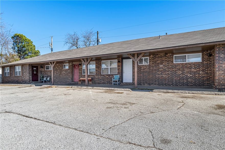 LOCATION, LOCATION, LOCATION South Central Rogers is the location of these units.    Four units on each side, parking in front of each unit.  There are 8 total units, all 2 Bedroom / 1 Bath, all have washer and dryer hookups.   All Brick on the outside.  New Roof in 2018.  All units have had all new windows and sliding glass doors installed.   3 of the units have been completely remodeled.  3 of the units have new front doors.  Newer flooring in some and the interior walls of all units have all been painted.  Owners pay water bill.  Tenants Pay all other utilities.   All leases coming due in January 2024 for renewal. 2 units are paying $800 and the rest are at $750.  Great investment, good cash flow, great location ,close to Hospital, Promenade mall, and lots of restaurants.  Bentonville home office is 10 min away. This would make a great investment.  Call Charla to schedule a tour today.  You do not want to miss this one.