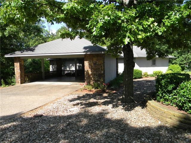 Close to Highlands golf course and Branchwood exercise center . Sweet home in Great location.