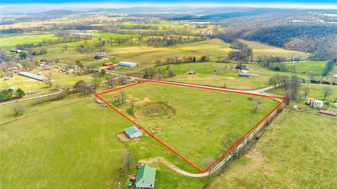 Discover endless possibilities on this picturesque 6 acre rural retreat! Located conveniently at the heart of a variety of charming towns and outdoor adventures, this expansive pasture land boasts easy road access, making it perfect for building your dream home or enjoying as a peaceful getaway.