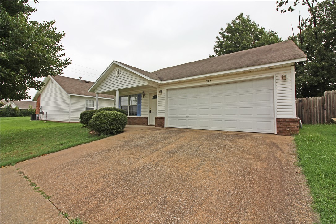 A cozy 3 bedroom, 2 bath, 2 car garage home in the central part of town. Open living area, vinyl flooring throughout, eat in kitchen, primary bath with stand up shower and super spacious large back yard and fenced for privacy. Pets negotiable with increased deposit. Occupied. Ready 1st week of DEC.