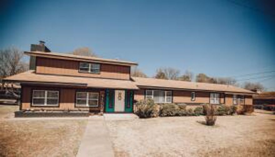 Come see this beautiful Modern house. This 2600 sqft house boasts 3 spacious bedrooms, 3 bathrooms, and a bonus room with ample options on two city lots. You can enjoy a roomy backyard great for the kids to play in or host outdoor gatherings. Conveniently located behind an elementary school.  With so many local businesses within walking distance as well. This property is just a few minutes from the Arkansas River, lakes, hiking and biking trails, and so much more!!