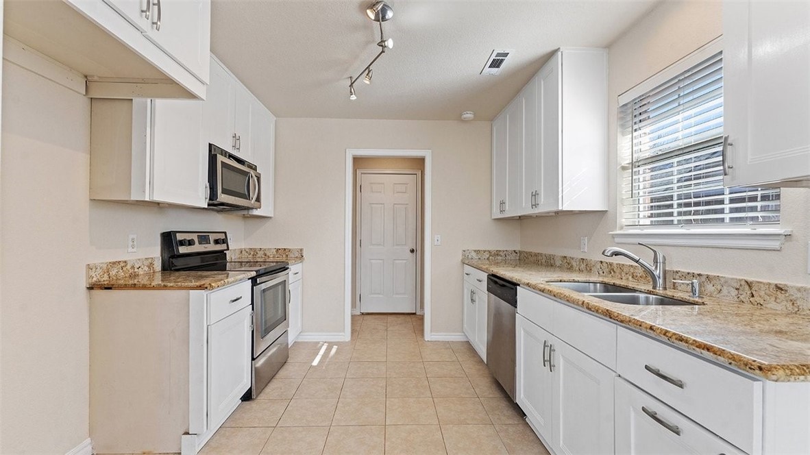 David Lyle Village Ph I - Residential Lease