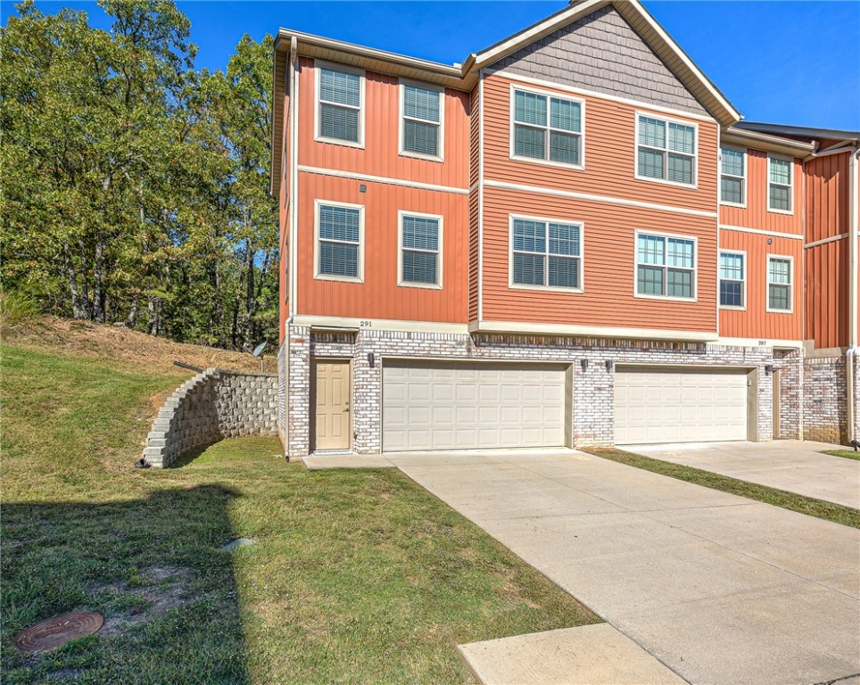 This 2 bedroom, 2.5 bath corner lot townhome, located minutes from the U of A campus with treed views out the backdoor. There is an oversized 2 car attached garage, walk-in master closet and bath, island with seating, stainless steel appliances, pantry, white shaker cabinets, and a walk-out deck off of the kitchen for an entertainment space. It has easy access to I-49, restaurants and shopping centers.