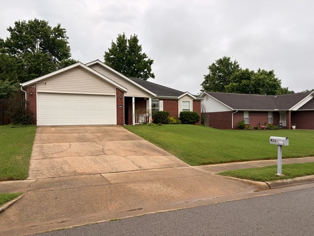 Photo 1 of 13 — 833 S Eastview Drive, Fayetteville, AR 72701