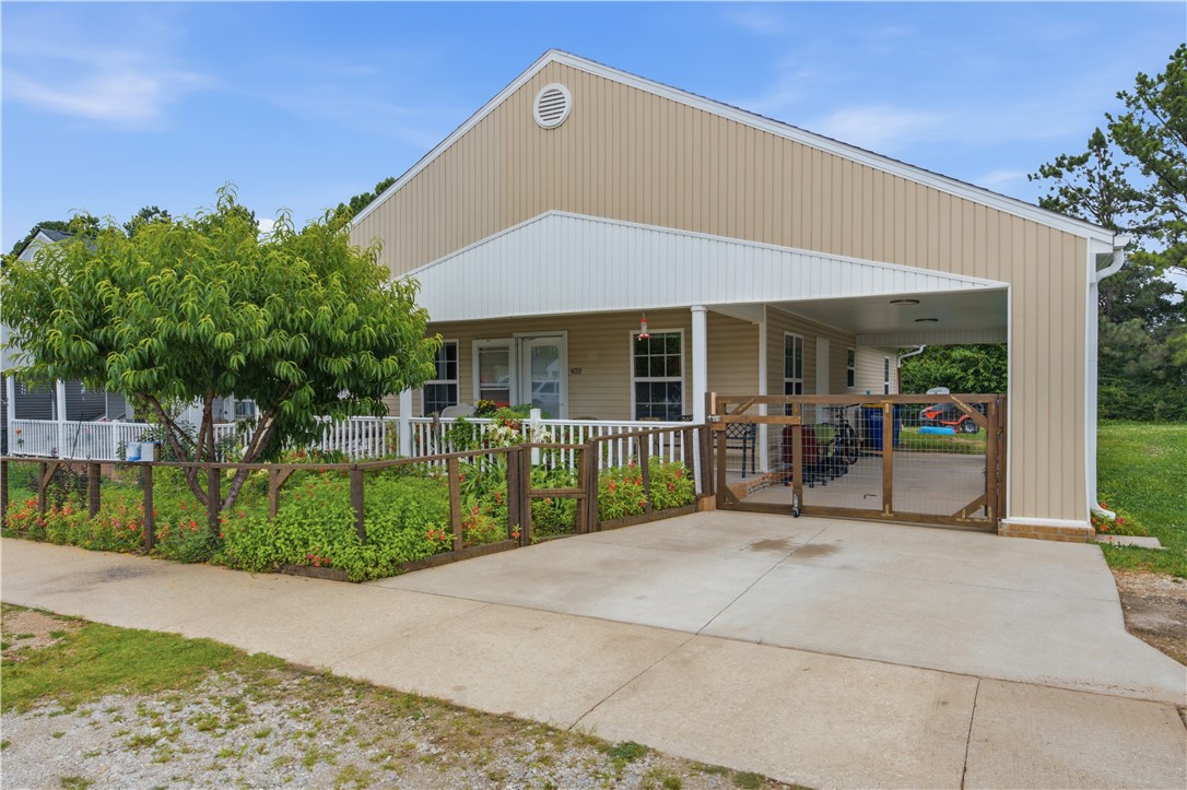 Photo 1 of 11 — 409 E Linda Lane, Rogers, AR 72758