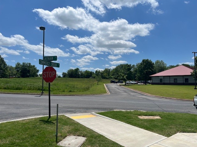 Prime vacant land surrounded by land owned by JB Hunt transport. Newly finished Dixieland Road
extension that allows for another north/south corridor parallel to I-49.
Adjacent to Mercy Pediatric Clinic this could be a perfect location for another medical or medical office.