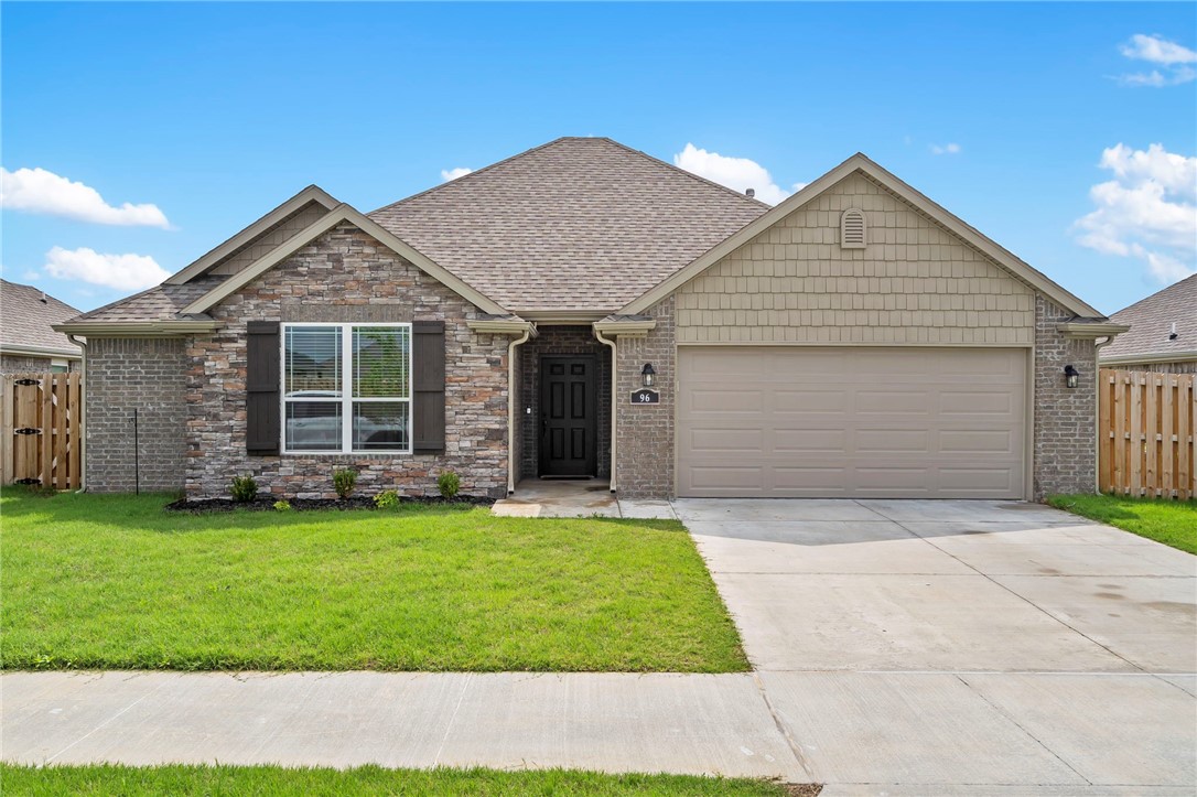 WELCOME HOME! This well-maintained 3-bed home sits on a spacious lot in the highly desirable Sloanbrooke subdivision. Conveniently located minutes away from schools, dining, shopping, bike trails, U of A, and the interstate. Step inside to an inviting and spacious floor plan, perfect for entertaining the whole family and friends! Enjoy your morning coffee and watch the sunrise on the covered patio from the comfort of your fenced-in backyard! Schedule your showing today! Open House 5/19 2-4PM!
Sellers will need to occupy until 6/28/24
