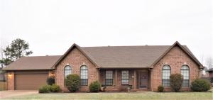 Back on the Market. Nice 4 Bedroom, 2 Bath Home in a Great Established Neighborhood.This Home Has Plenty of Room to Entertain, With a Eat-In-Kitchen, Formal Dinning Room, a Large Livingroom, a Fenced-In Back Yard, and a Nice Deck with Built in Bench Seating. Don't miss out, This Forever Home will not last long.