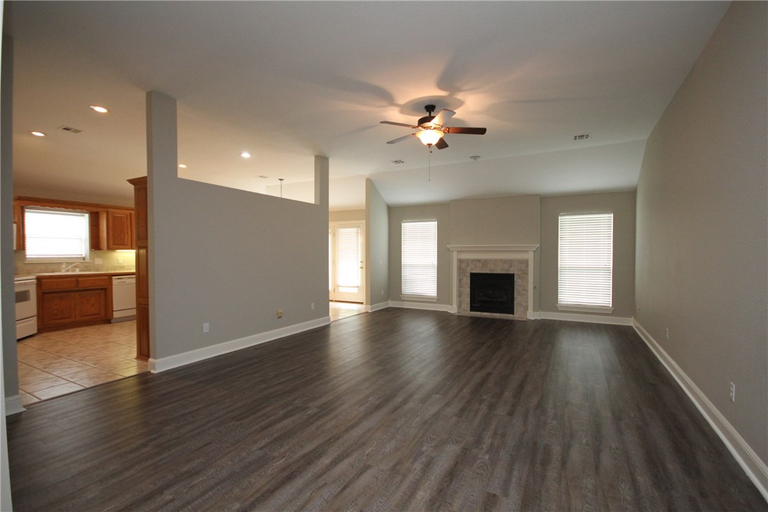 Reduced and priced to SELL! Great location close to Walton Blvd., downtown Bentonville and schools. Great neighborhood! 3 Bedrooms, 2 Baths, 2 Car Garage with an awesome, private backyard (fenced). Large living room with tall ceilings and new flooring. Spacious kitchen and laundry room.