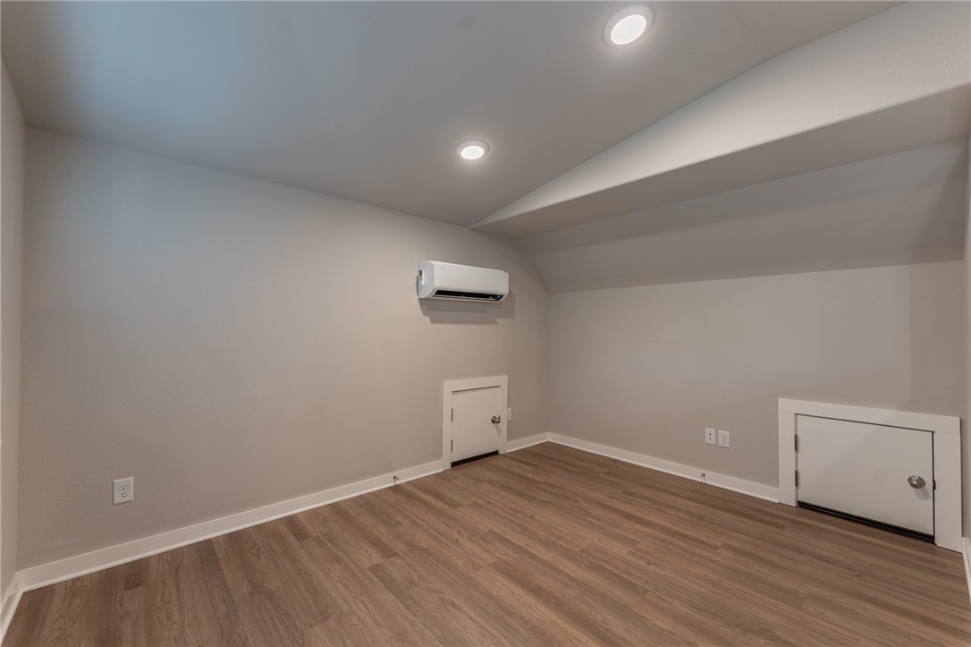 Van Buren Avenue Residences - Residential