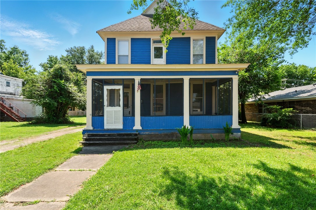 This 5-bedroom, 2-bathroom home offers 1,992 sq ft of well-maintained living space blending classic charm with modern updates. A welcoming enclosed front porch provides a comfortable space to relax year-round.
Inside, the home features hardwood floors and transom interior windows that bring in natural light and promote airflow between rooms. There are two kitchen spaces, one upstairs and one downstairs, offering great flexibility for family living or entertaining.
Recent improvements include new downstairs windows and a tankless hot water heater for added efficiency. With generous living areas and unique architectural details, this home combines functionality with character, perfect for comfortable everyday living. Motivated Seller.