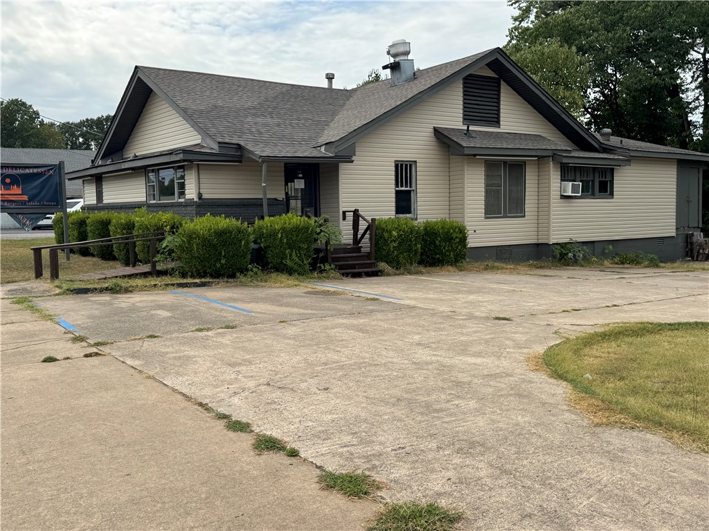 Attention investors and entrepreneurs, New Roof and New Siding in August of 2025! Don't miss out on this incredible commercial property located just off bustling 4th Street. This 1,884 sq. ft. building sits on a spacious 0.83+/- acre lot, offering ample potential for your next venture. The property boasts updated dining areas and modern flooring throughout, creating a welcoming and fresh atmosphere for patrons. Whether you're looking to expand your portfolio or launch a new business, this versatile space is ready to accommodate your vision. Easy to show--schedule your private tour today!