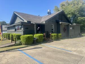 Attention investors and entrepreneurs--don't miss out on this incredible commercial property located just off bustling 4th Street. This 1,884 sq. ft. building sits on a spacious 0.83+/- acre lot, offering ample potential for your next venture. The property boasts updated dining areas and modern flooring throughout, creating a welcoming and fresh atmosphere for patrons. Whether you're looking to expand your portfolio or launch a new business, this versatile space is ready to accommodate your vision. Easy to show--schedule your private tour today!