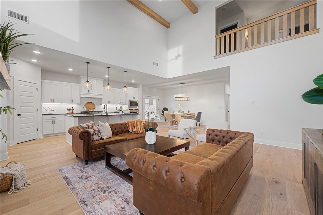 ARLINGTON SUB PH 2-PEA RIDGE - Residential