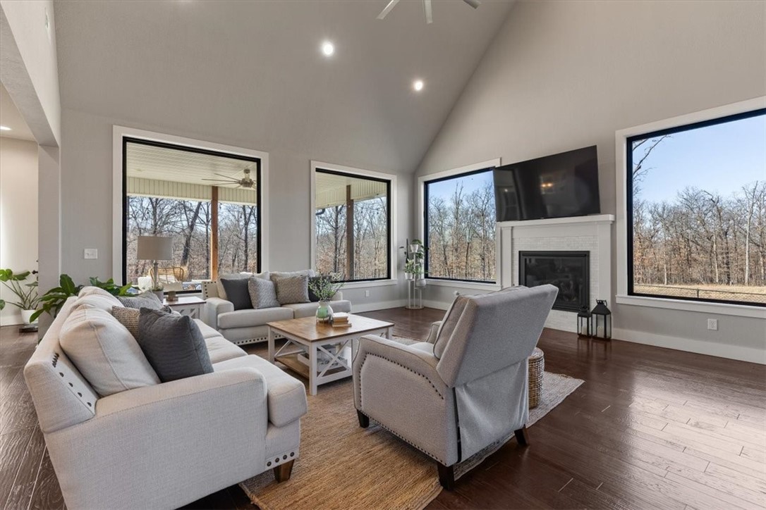 08-19-32-RURAL - Residential