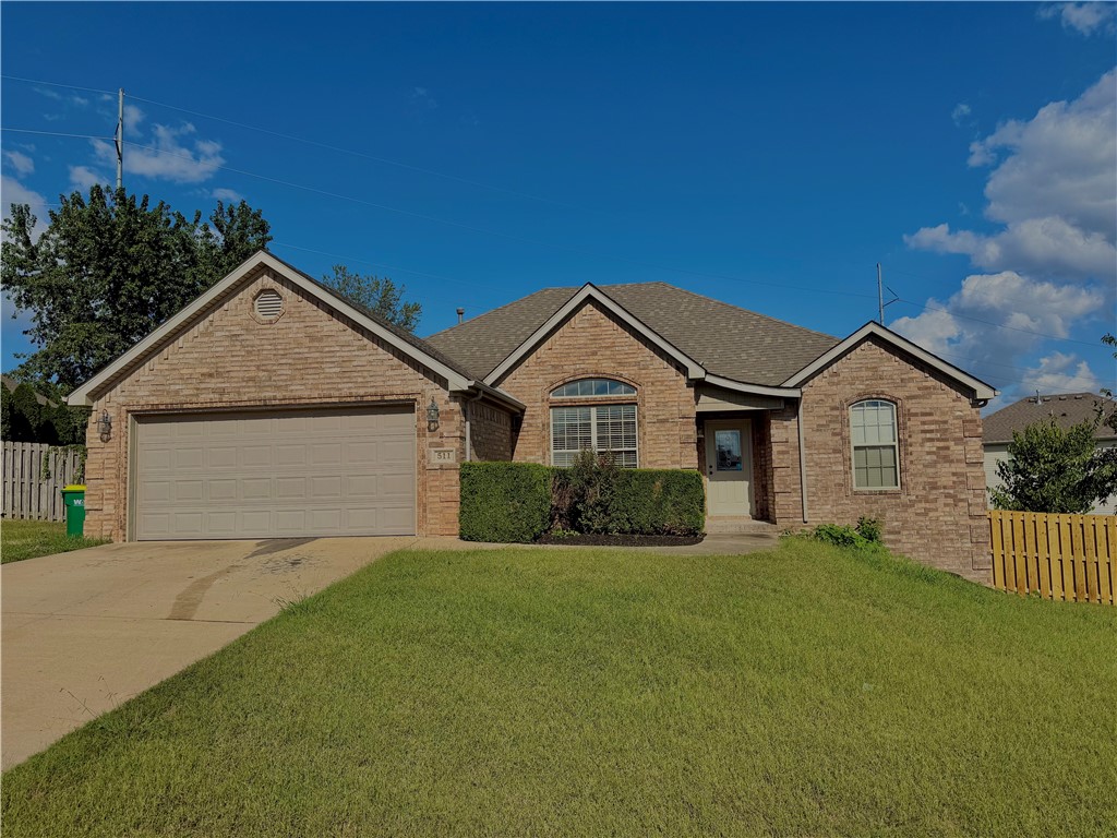 Great location for a great price! 4 bedrooms, open concept, split floor plan. no carpet. Fenced in backyard. 2 car garage. Don't miss this opportunity.