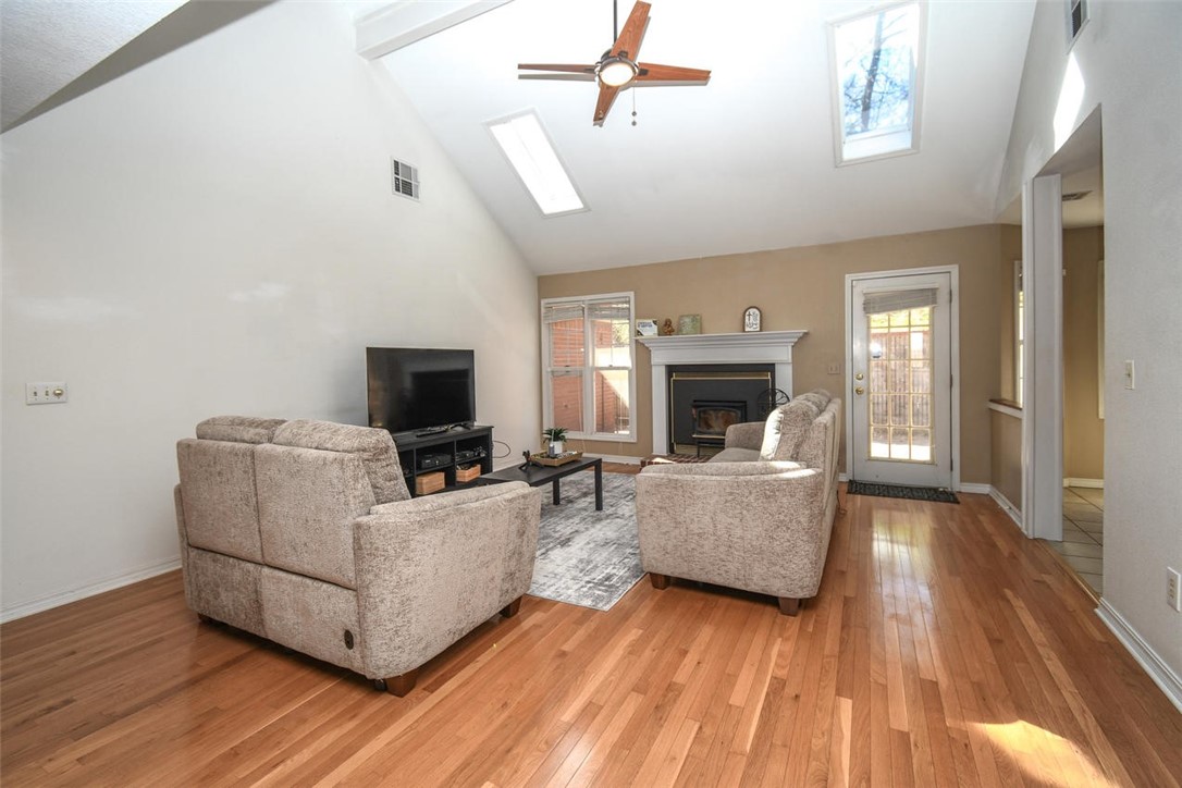 Holly Place Sub Siloam Spgs - Residential