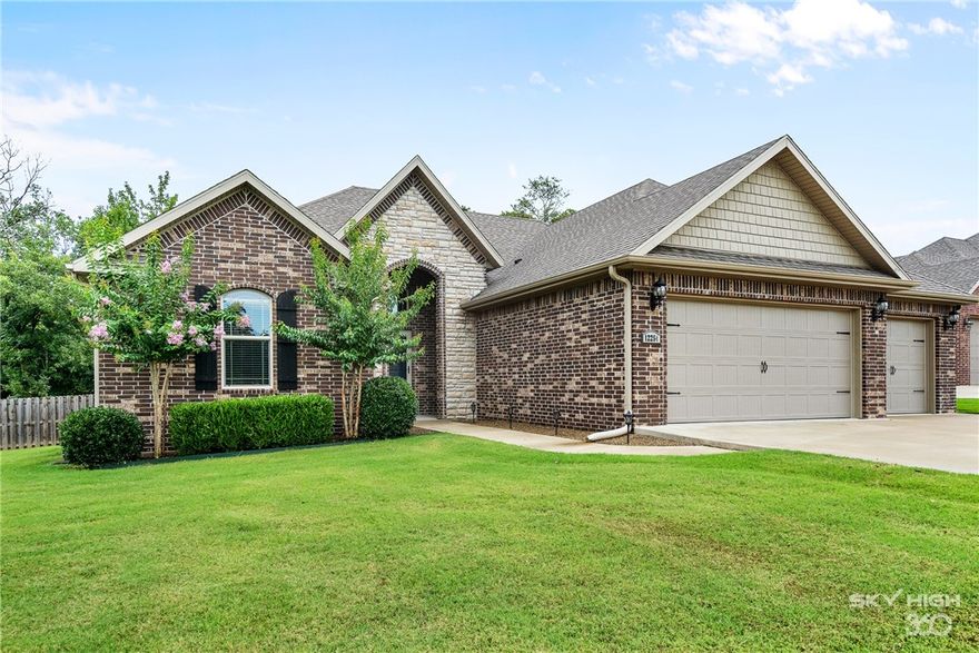 This beautiful one owner home is what you've been waiting for. Sitting on 1.22 acre lot with wooded views, this home boasts an inviting front entry way, split floor plan, wood floors, granite counters, over-sized pantry, large walk-in master closet, nest thermostat, large attic space that can be expanded over the garage for a bonus room. Less than 15 minutes to Walmart Home Office and the Bentonville Square using the new Bella Vista Bypass. Bentonville schools. Schedule your showing today. Welcome home!