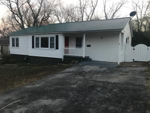 Great home with 3 or 4 Bedrooms, 3 Baths, fenced yard, metal roof, and in nice neighborhood. Awesome master suite with walk-in closet and bathroom. This is a must see.
