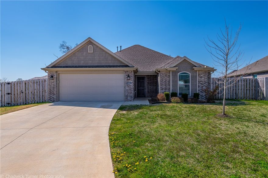 Great 3 bedroom 2 bath home in Centerton, close to schools and shopping.  Wood style flooring through bedrooms and living room.  Living room includes trey ceiling and gas fire place.  Kitchen features granite counters, all Stainless appliances and pantry.  Primary bedroom has walk in closet and double sinks.  Large Fenced back yard with covered patio.