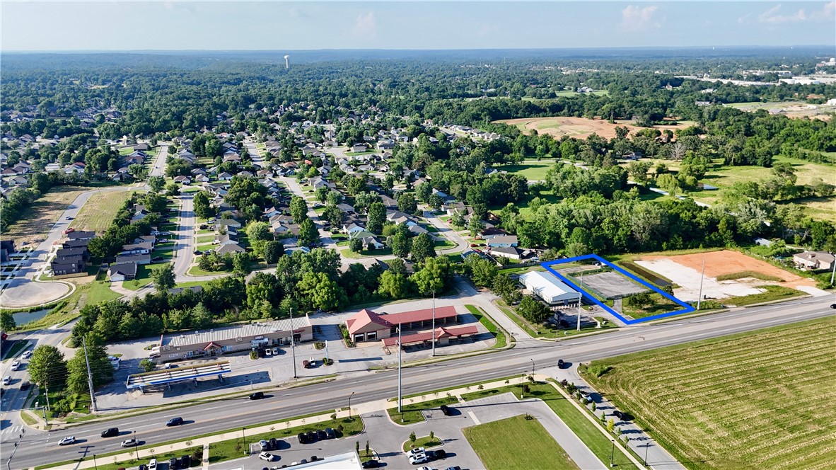 Flexible Opportunity: Ground Lease or Build-to-Suit on adjacent 0.72 Acres | Zoned C-2. Prime location along SW 14th Street (Hwy 102) – a high-traffic thoroughfare and major commercial corridor connecting Bentonville and Centerton.
• Nearby national tenants include Chipotle, Freddy’s, 7 Brew, McDonald’s, Walmart Neighborhood Market, and Starbucks
• Ideal for QSR, medical, financial, or service-oriented retail users
• Located within minutes of downtown Bentonville, Walmart HQ, and Northwest Arkansas National Airport