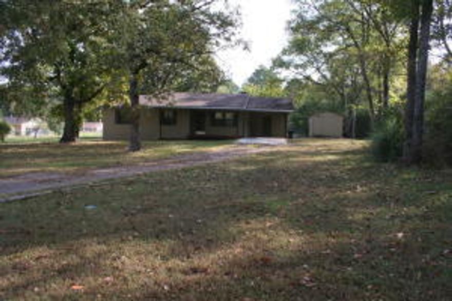 Cozy 3 Bedroom home towards the end of a dead end road.Great location with a wet weather creek.