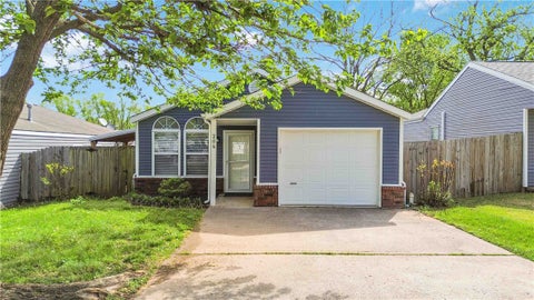 Photo of 206 NW J Street, Bentonville, AR 72712 (MLS # 1344907)