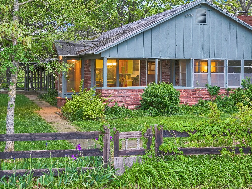 Lovely mt top 2.5 A home setting includes a well maintained quality 2463 +- s.f. mid-century home w 3 liv areas & annexed 4120 sq. ft. wrkshp w covered side-walks connecting the residence to the wrkshp. Both the home & wrkshp enjoy a park like mt top setting. CH&AC, the homeās family room also has a brick fireplace w insert for back-up heat, a big bay window w view & access to a side porch both enclosed & open w a beautiful view. All 3 liv. areas have quality built-ins for storage. You will love the scullery adjacent to the kitchen that functions for pantry storage, clean up, & laundry. 3BR & 2.5BA are included. The specialized machine shop is partitioned into 2 sections w a sliding door in between, CH & AC, a loading dock, bridge crane w hoist, 3 phase power & compressor, office, bath, work benches, shelves & has a concrete walkway on 3 sides. The Wash. Co. zoning for this property is CR (Commercial Residential) giving you options for residence only or for home-business.