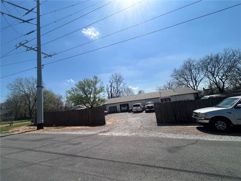 Photo of 401 Akron Street, Gravette, AR 72736 (MLS # 1340970)