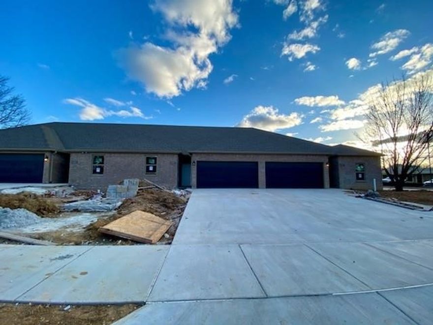 Beautiful 3-bedroom, 2-bath rental built in 2021 in Rogers! This modern unit features an open and functional floor plan with granite countertops, vinyl plank flooring, and a bright eat-in kitchen perfect for everyday living. The spacious primary suite offers comfort and privacy, while two additional bedrooms provide flexibility for guests or a home office. Enjoy outdoor space in the fully fenced backyard. Conveniently located with easy access to Rogers amenities, this well-maintained home combines modern finishes with practical living. Schedule your showing today!