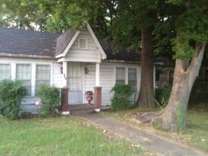 2 bedroom 1 bath coz home with granite countertops and large bedrooms. Home also has a large privacy fenced backyard.