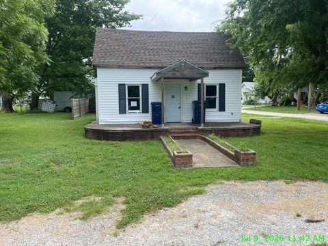 Photo of 725 Madison Street, Siloam Springs, AR 72761 (MLS # 1354949)