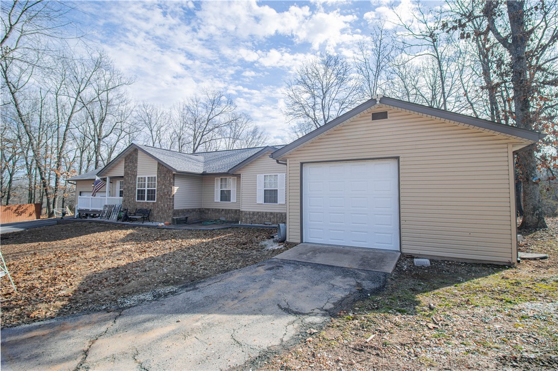 3 bedroom/ 2 bathroom home sitting on 5.09 parklike acres with a new roof, screened in portch, 3 car garages, and a 30 x 30 new metal insulated shop. This home is well maintained and gives you that country feel while being 10 minutes to shopping. Don't miss this property!