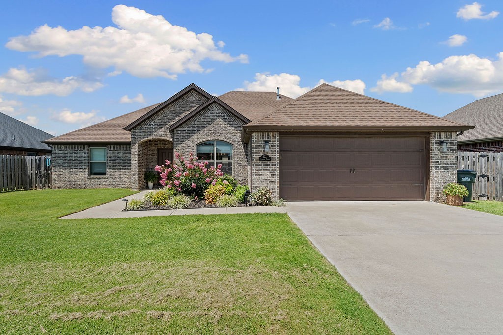 Welcome to the Sunset Ridge Subdivision! Ideally located just minutes from the Kinyon Sports Complex, parks, schools, and convenient interstate access, making it easy to get wherever you need to go. This beautiful home offers a desirable split floor plan and a spacious primary suite featuring dual vanities, jetted tub, and a large walk-in closet. The dining room showcases a coffered ceiling and a modern light fixture, adding a touch of elegance to the space. Step outside to enjoy a generously sized backyard with a covered patio, perfect for relaxing or entertaining guests.
Don't miss your opportunity to own this stunning home in a highly sought-after neighborhood!