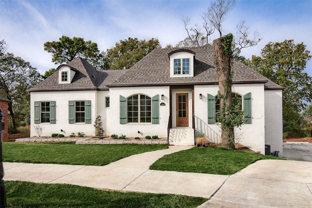 This stunning, painted brick home in the Brooklands will check off all your must have boxes. This new construction dream home provides ample space including a sunroom, dining room, mudd room and 3 bedrooms and baths on the main floor. The lower floor has additional mudd space, a large storage room, bonus space and the 4th bedroom and bath. The chef’s kitchen features a 36” cooktop, stained floating shelves, and endless drawers for storage. A hidden pantry provides ample cabinets, shelving and room for an extra refrigerator or freezer. The extras go on with an interior brick wall, coffered beam ceiling, free standing bathtub and glass enclosed shower. Brooklands POA includes 2 community pools and a playground.