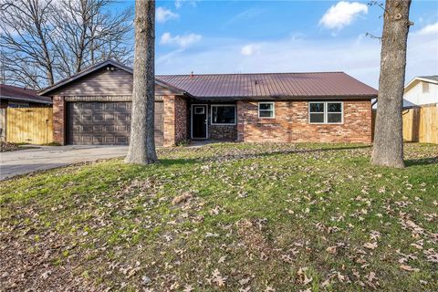 Photo of 1321 Rolling Oaks Drive, Rogers, AR 72756 (MLS # 1330648)